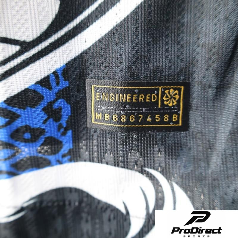 963cf8303cbfe8ea.jpg